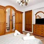 Apartment Ases *